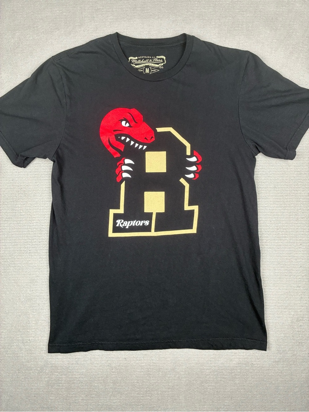 Mitchell & Ness Mens Medium Black T-Shirt with Red & Gold Raptors Graphic NBA